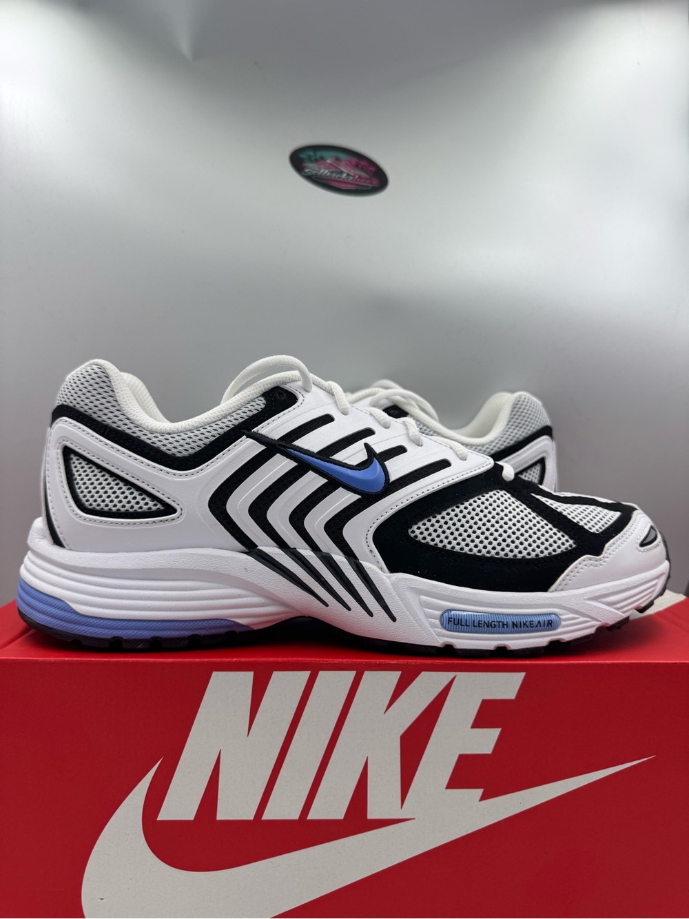 Nike Air Pegasus 2005 White Black Royal Pulse BRAND NEW Size 13 - Picture 2 of 8